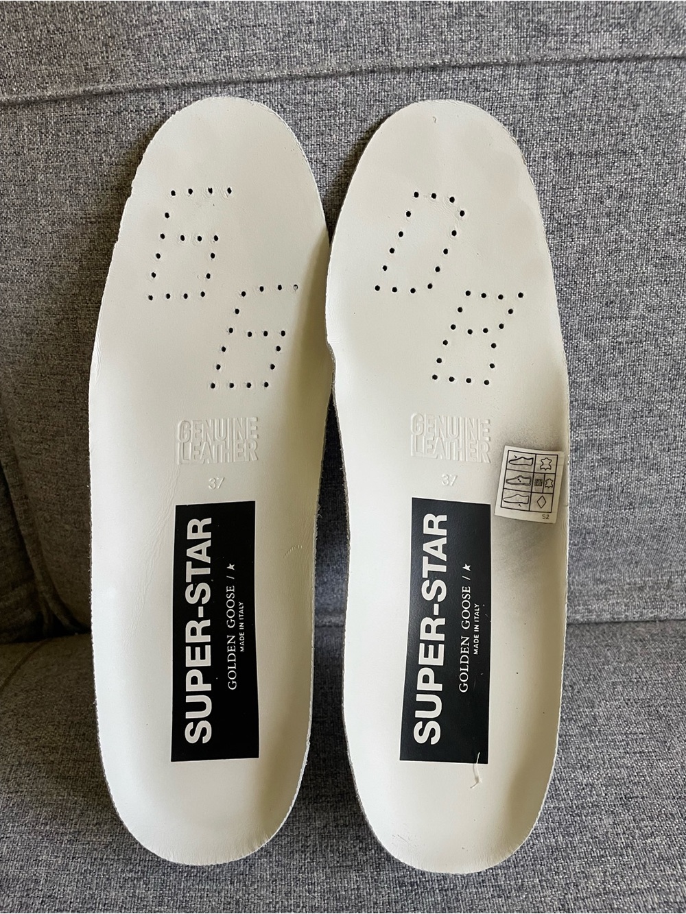BNIB Golden Goose Superstars size 37. White leather & light Gold Star Sneakers - Picture 5 of 10